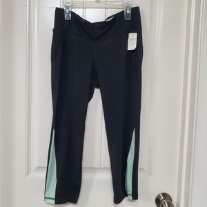 NWT Active Fitted by Old Navy Workout Capris